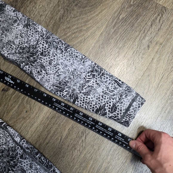 Lululemon Womens High Rise Floral Lace Print Leggings Black White Size 4 - Picture 2 of 7